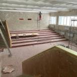 Единороссы проверили ремонт школы и строительство новой поликлиники в рамках партийного десанта