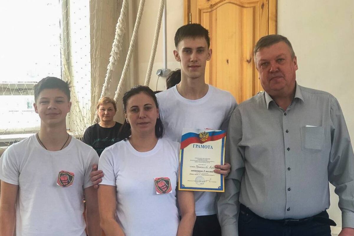 В Володарском округе при поддержке партии прошли традиционные соревнования «Папа, мама, я – спортивная семья!»