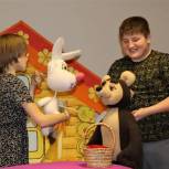 Активистки «Женского движения Единой России» создали детский театр кукол в Десногорске