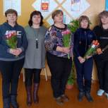 Активисты партии Балашовского района поздравили жен и матерей бойцов, защищающих нашу Родину