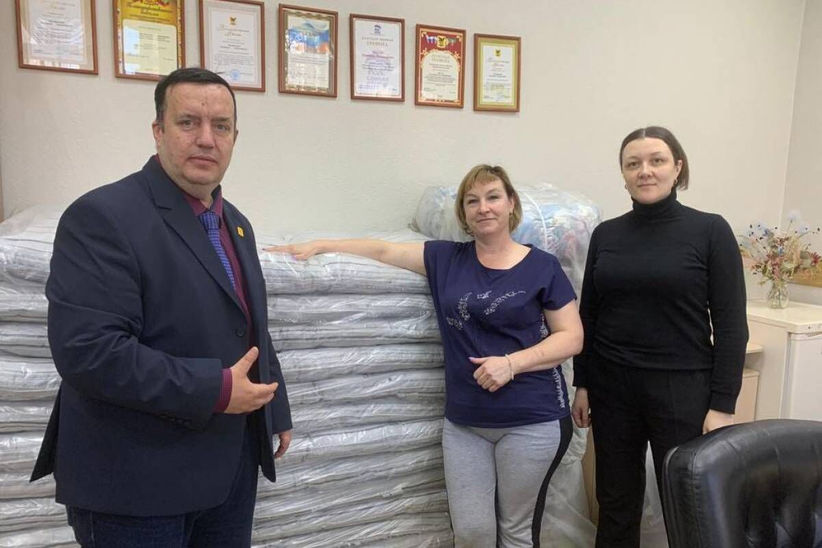 Ремонт, спортоборудование, помощь детским садам: Депутаты «Единой России» решают обращения в регионах