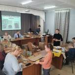 Свечи, масксети, носилки: «Единая Россия» организовала мастер-классы по изготовлению вещей для военных