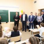 Михаил Ведерников осмотрел построенную по нацпроекту современную гимназию в Пскове