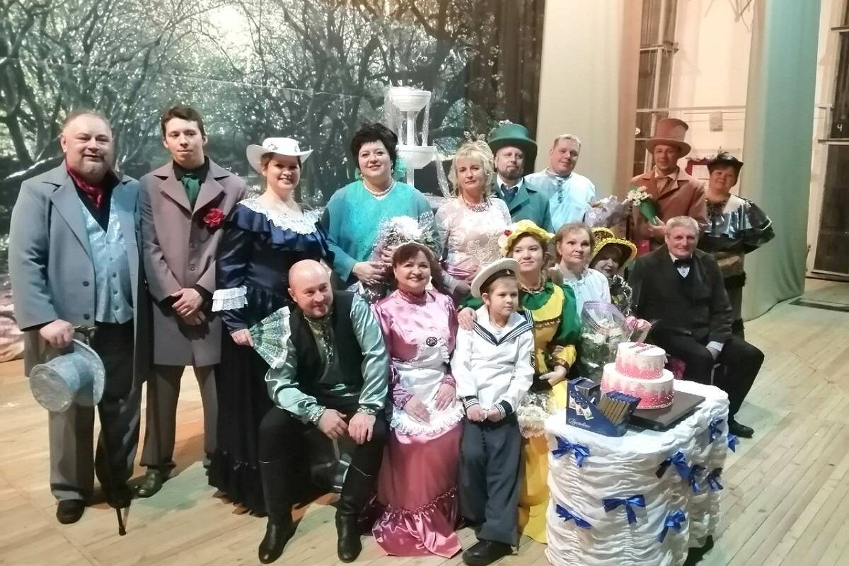 В Мончегорске при содействии «Единой России» состоялась премьера спектакля «Не всё то золото, что блестит»