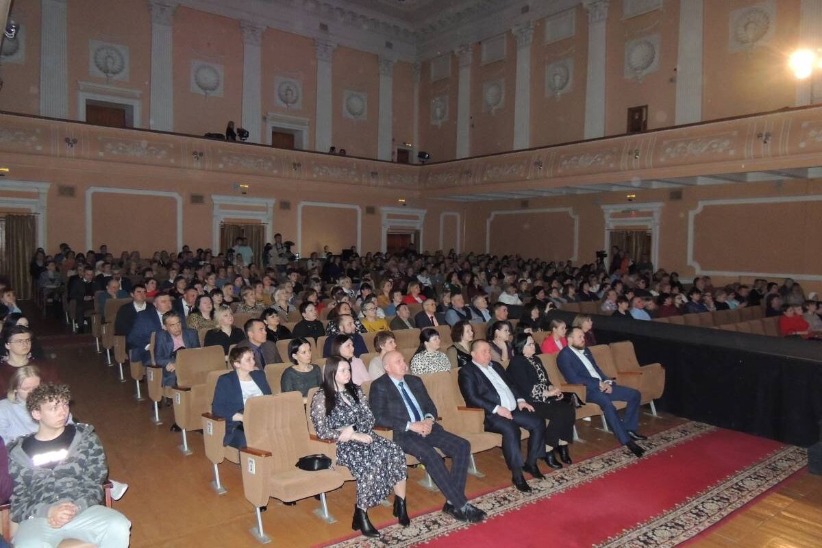 Курские единороссы организовали благотворительный концерт «Своих не бросаем» в поддержку российских военнослужащих