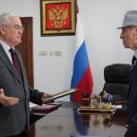 «Единая Россия» поздравила с Днем рождения старейшего члена партии