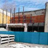 Единороссы проверили строительные работы в Доме культуры в селе Акша