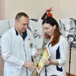 Юрий Максимов поздравил женщин с Днём 8 Марта