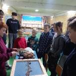 Ленинское местное отделение «Единой России» организовало мастер-класс по изготовлению маскировочных шапок