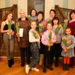 «Единая Россия» устроила в Астрахани праздник для женщин с Донбасса