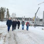 Алексей Свалов проверил ход строительства школы №24 в поселке Кедровое