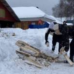 Медосмотры, продукты питания, дрова и уборка снега: «Единая Россия» помогает семьям военнослужащих по всей стране