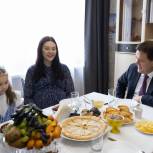 Ильсур Метшин поздравил с Международным женским днем семью мобилизованного казанца