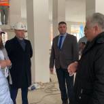Серовские партийцы проверили ход капительного ремонта школы