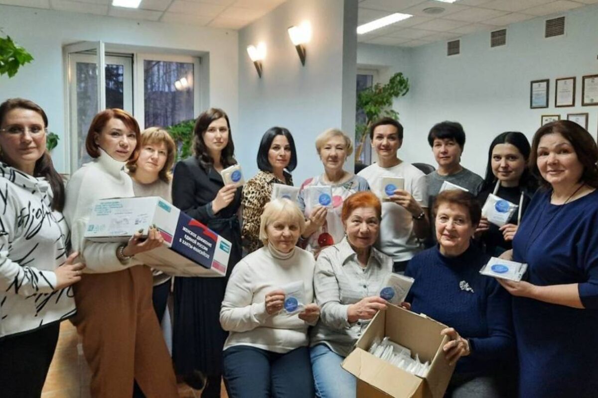 В Ханты-Мансийске участницы «Женского движения» за час изготовили более 200 наборов «сухого душа»