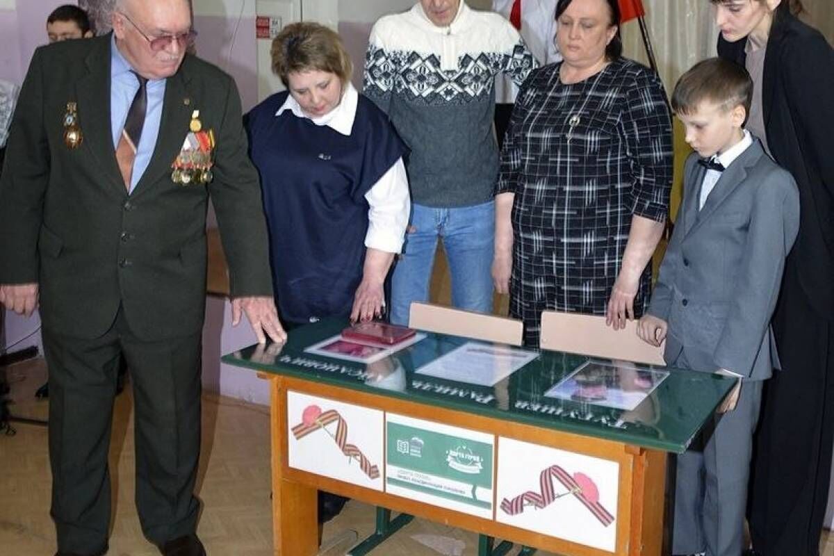 В Базарно-Карбулакском районе открыта «Парта Героя» бойца, защищавшего Родину в ходе СВО