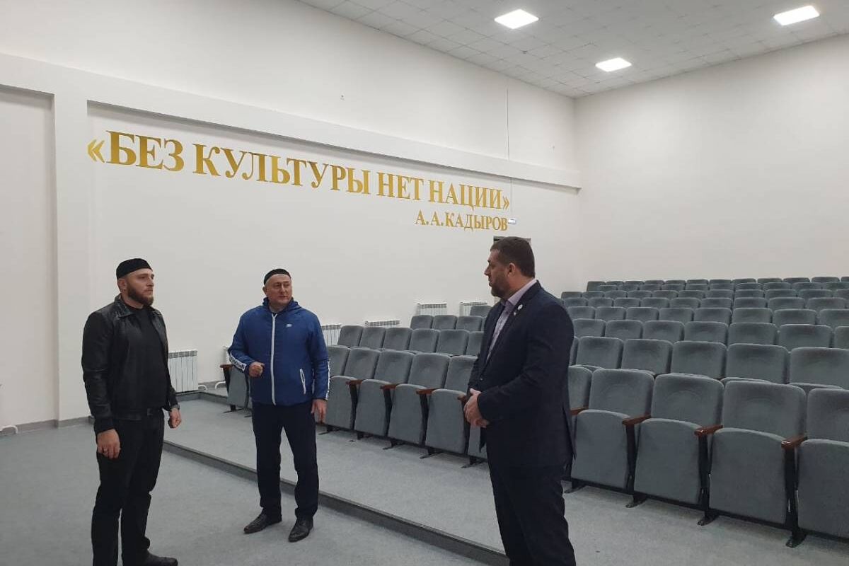 Дмитрий Кашлюнов оценил капремонт в Ищерском Доме культуры