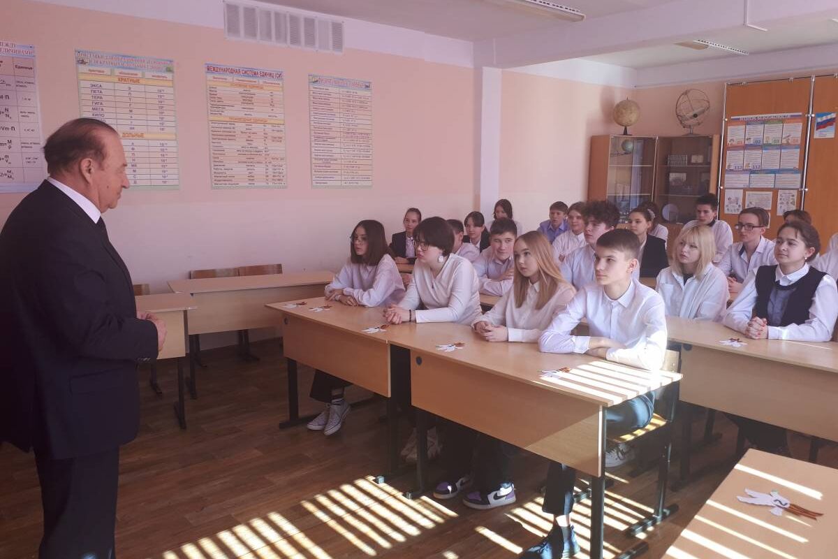 Юрий Цкипури принял участие в киноуроке с просмотром фильма «Утраченное полотно»