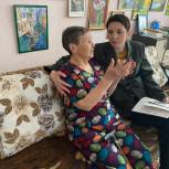 Жанна Рябцева помогает пенсионерке-инвалиду получить перерасчет за коммунальные услуги