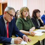 В Усть-Катаве начались парламентские дебаты молодежных активистов
