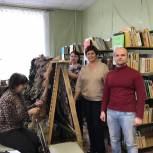 Терновские единороссы и молодогвардейцы помогают волонтерам изготавливать маскировочные сети для СВО