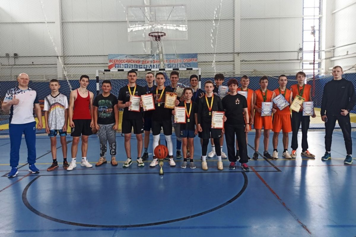 Соревнования школьной спортивной лиги по волейболу 3x3 в Мещовском районе