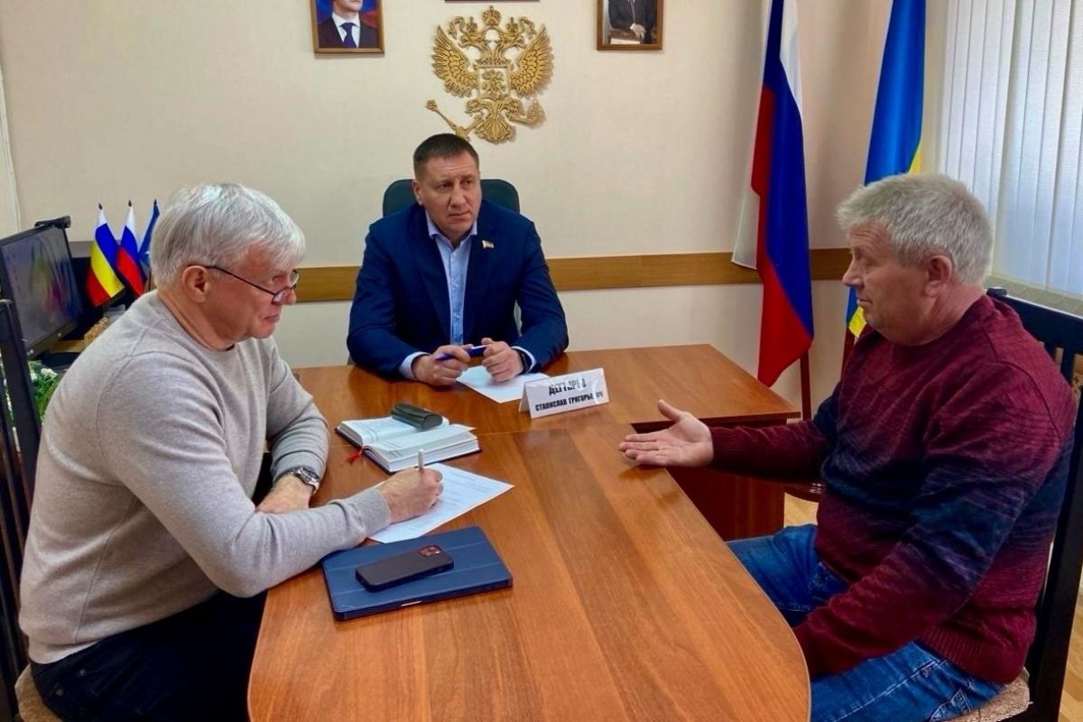 Донской парламентарий Станислав Дегтярев провел встречу с жителями  Матвеево-Курганского района