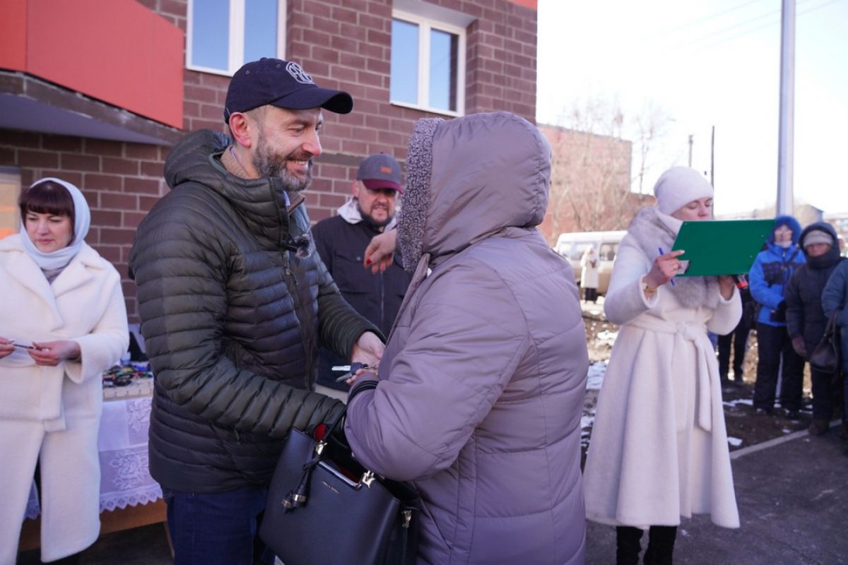 Ключи от новых квартир получили 90 семей в Черемхово | 27.03.2024 | Новости  Иркутска - БезФормата