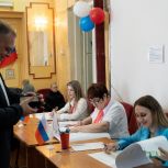 «Мы сделали выбор в пользу сильной страны и уверенного будущего»: депутаты «Единой России» голосуют на выборах Президента