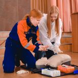 При содействии «Единой России» в московских школах организовали занятия по оказанию первой помощи