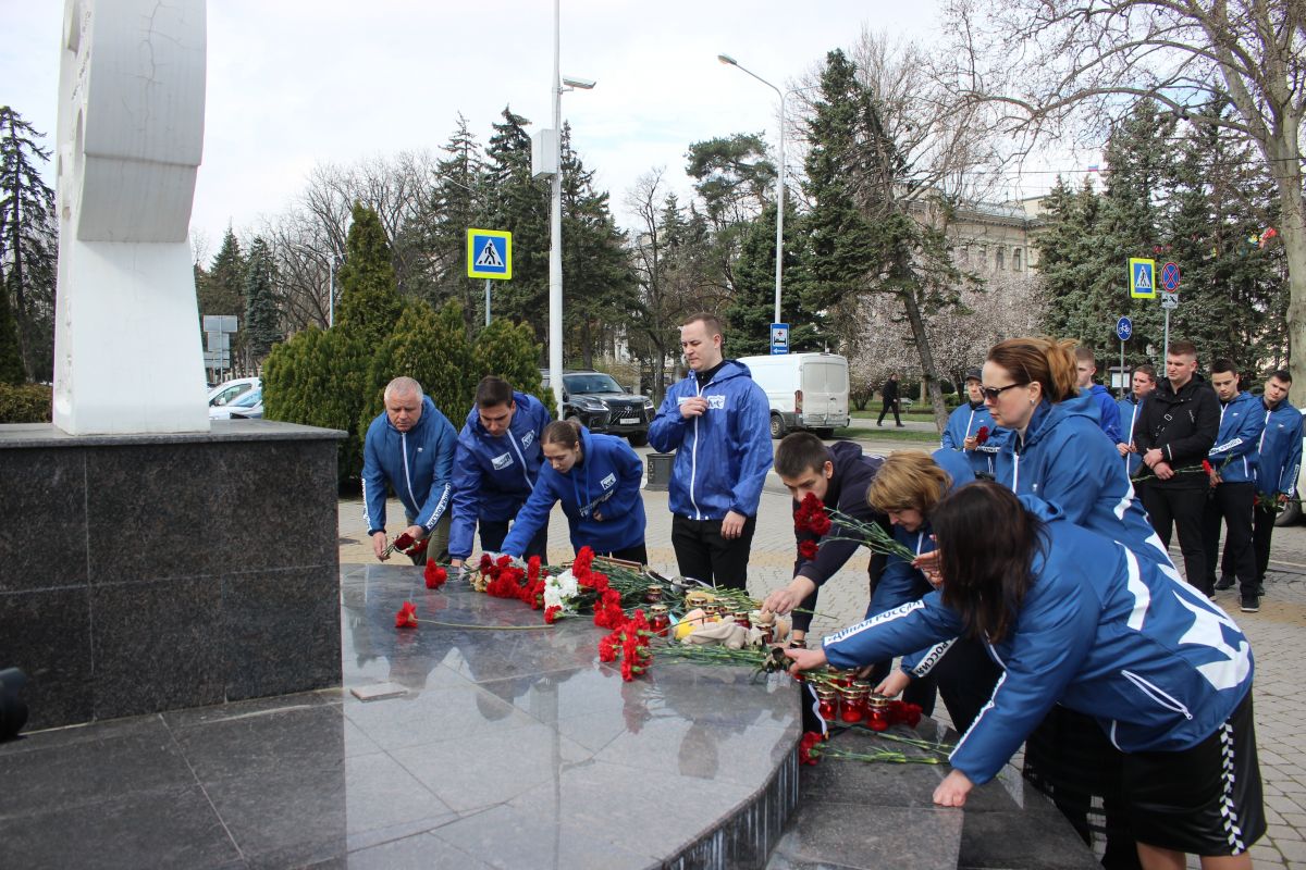 Кубанцы скорбят вместе с родными и близкими погибших | 23.03.2024 |  Краснодар - БезФормата