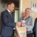 «Единая Россия» в Ленинском районе поздравила местный Совет ветеранов с наступающим Международным женским днем
