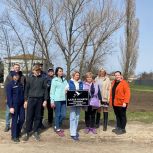 В Херсонской области активисты «Женского движения Единой России» высадили деревья в память о жертвах теракта в Крокусе