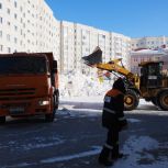 Очистка надымских дорог от снега на контроле у общественников
