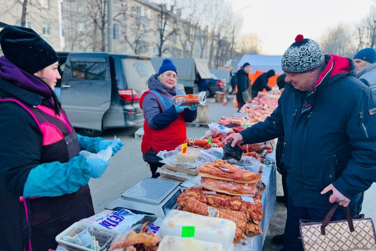 В Железнодорожном районе состоялась первая сельскохозяйственная ярмарка  весеннего сезона