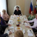 Единороссы поздравили соцработников с профессиональным праздником