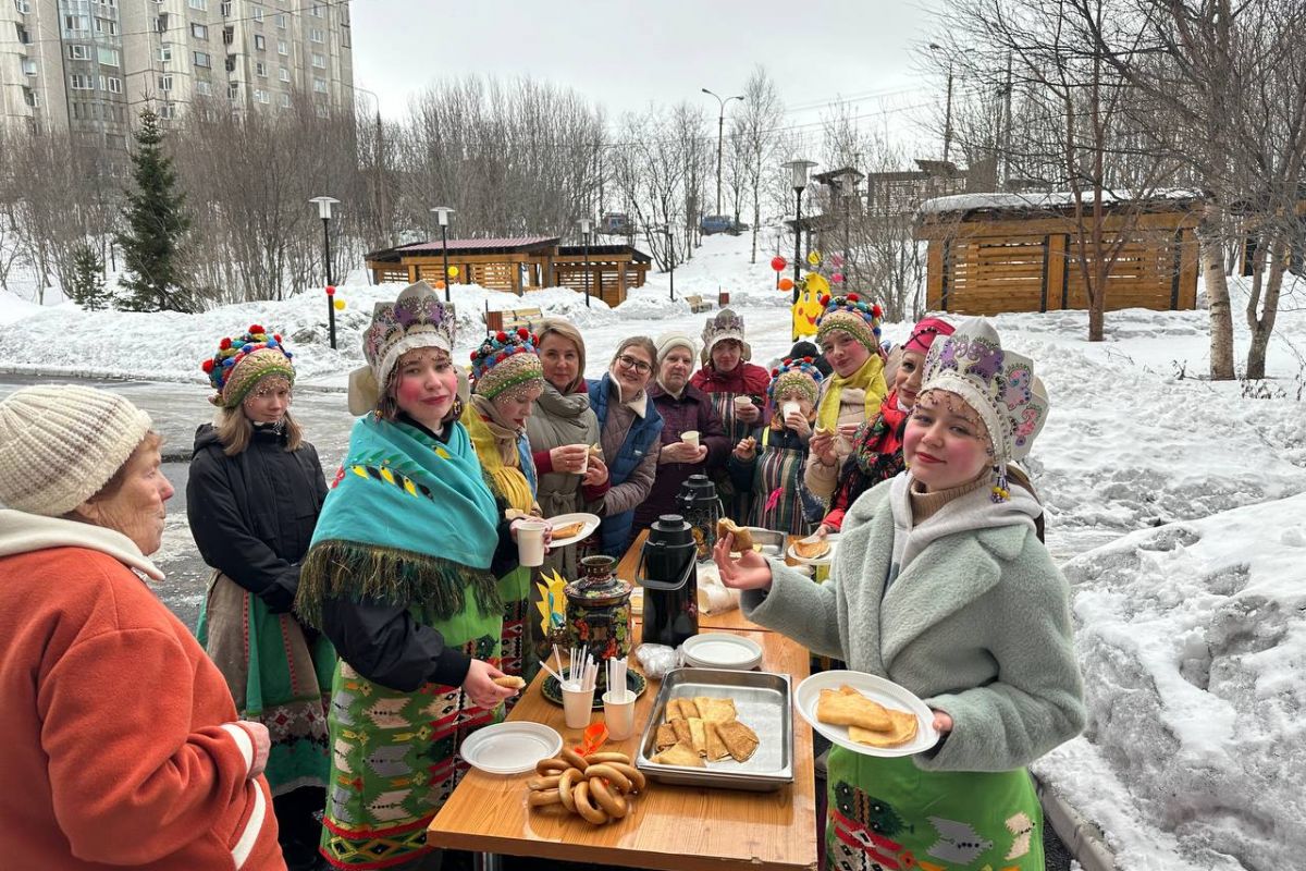 Жители Мурманского дома-интерната для престарелых и инвалидов встретили  масленицу