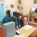 В Костромской области на участки приходят семьями в полном составе