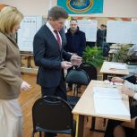Голосование за будущее страны: Губернаторы-секретари реготделений «Единой России» голосуют на выборах Президента РФ