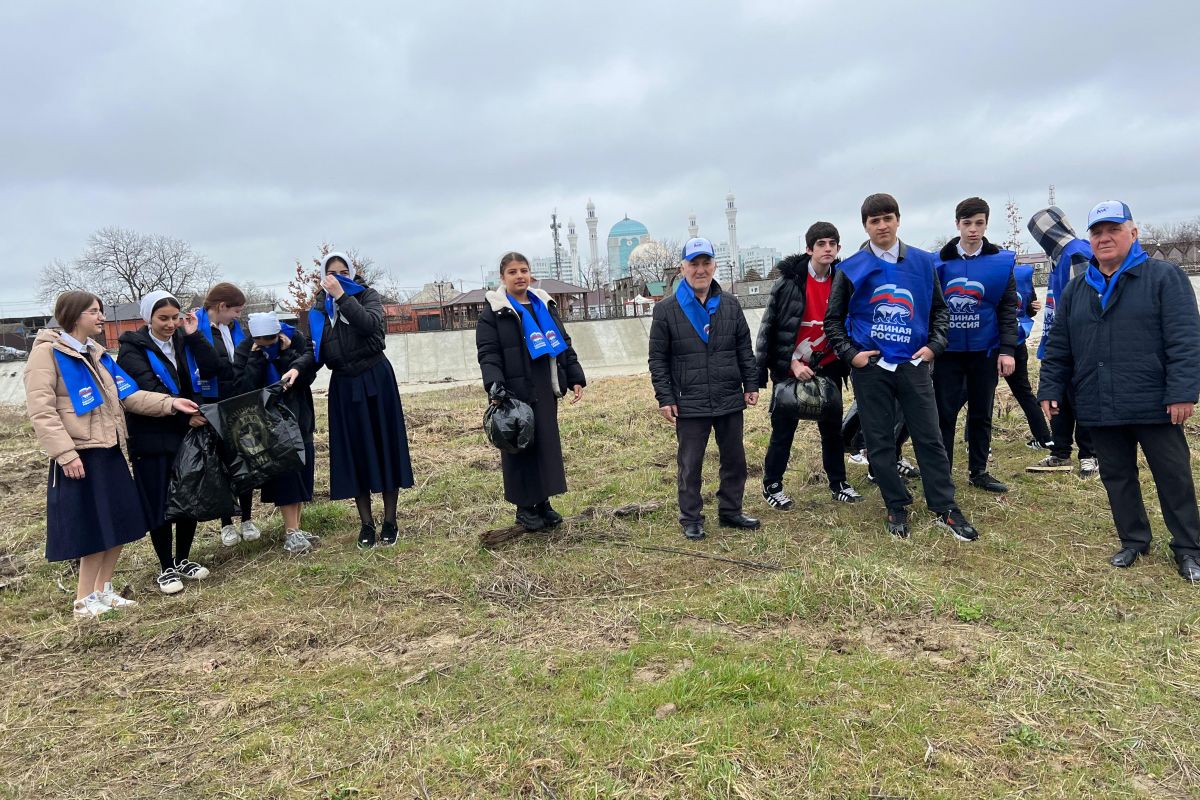 Активисты проекта «Чистая страна» привели в порядок береговые линии водоемов в нескольких районах Чечни
