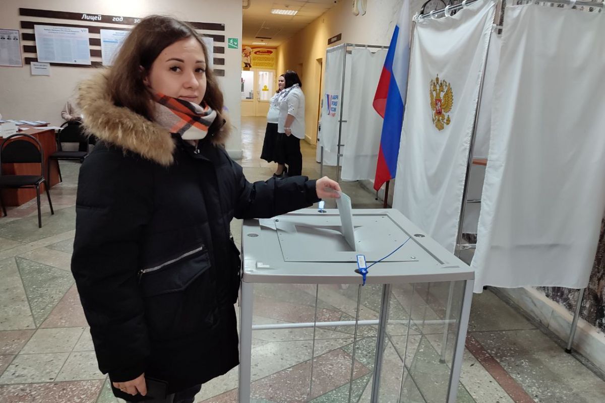 Координаторы партпроектов «Единой России» голосуют на выборах Президента страны