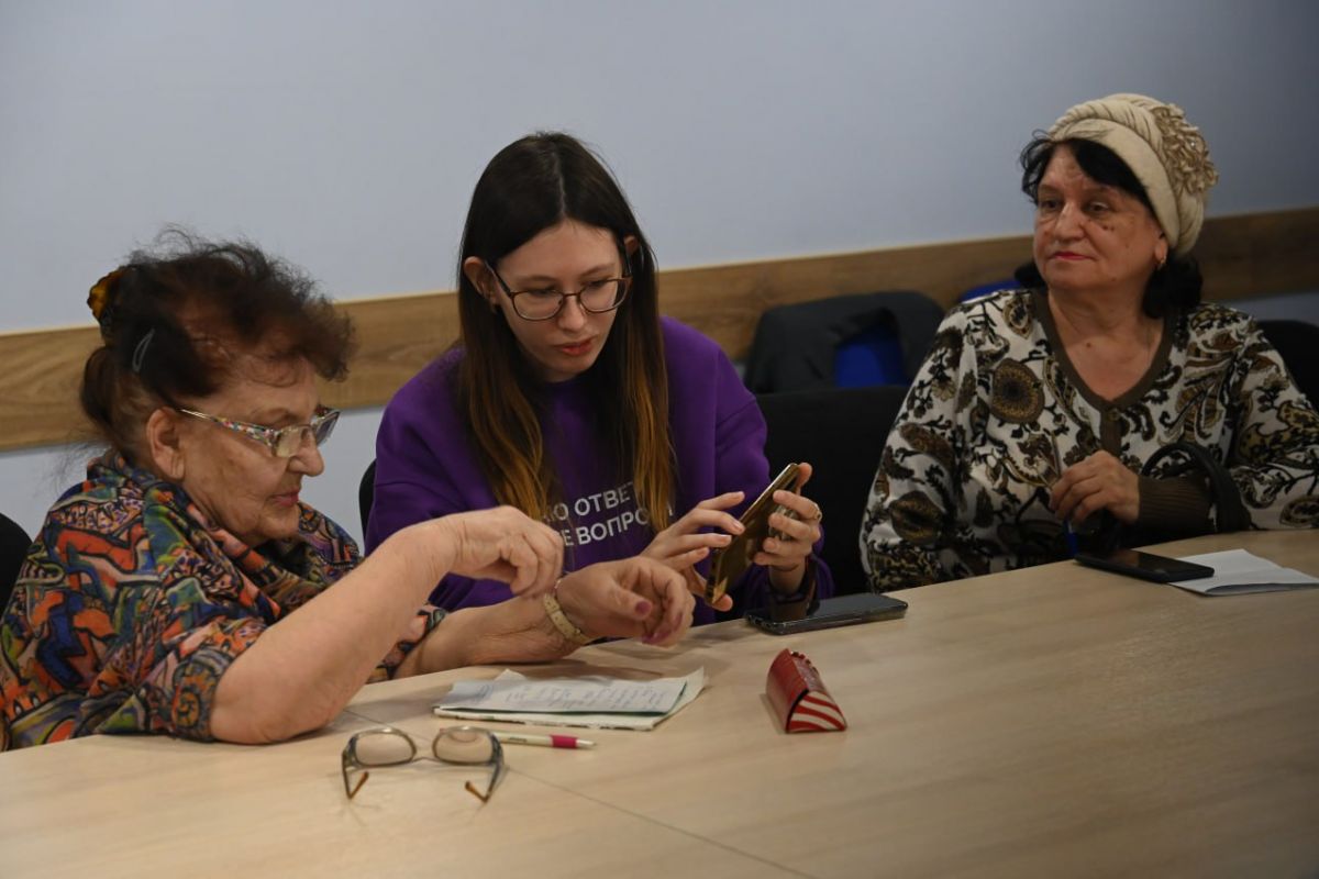 Цифровые волонтеры Рязанской области провели занятие по мобильной грамотности