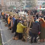 В Краснодарском крае «Единая Россия» помогла организовать марафон по плетению маскировочных сетей