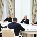 Владимир Путин на встрече с лидерами думских фракций: Нам предстоит вместе работать над реализацией Послания в течение этого года и предстоящие 6 лет