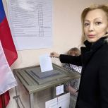В стране проходят выборы Президента: депутаты Госдумы от «Единой России» приходят на участки с семьями