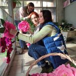 Цветы, подарки, мастер-классы: «Единая Россия» поздравила женщин с 8 марта