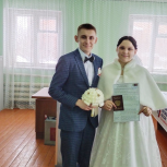 В Омской области член партии «Единая Россия» проголосовала на выборах Президента в день свадьбы