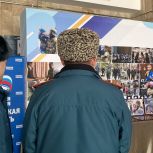 В Геническе Херсонской области «Единая Россия» открыла фотовыставку к двухлетию работы гуманитарной миссии партии