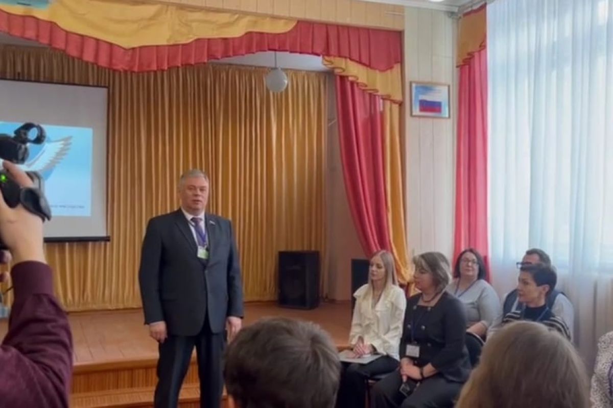 Алексей Марьин приветствовал лучших учителей Сердобского района