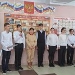 В школах Дальнего Востока «Единая Россия» открыла две Парты Героя, посвященные участникам СВО